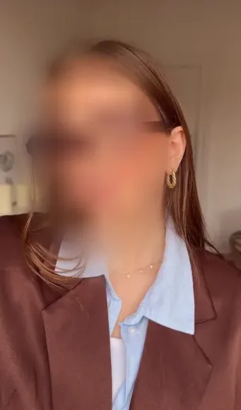Anna, 32