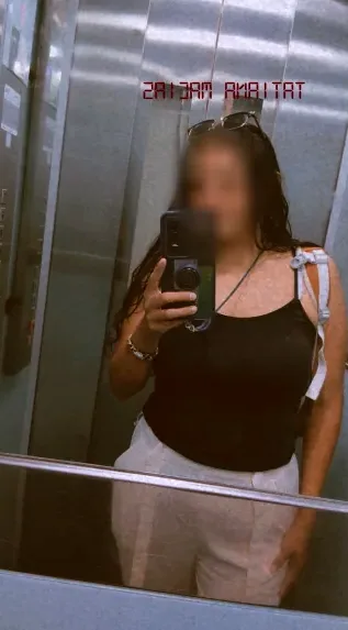 Daniela, 30
