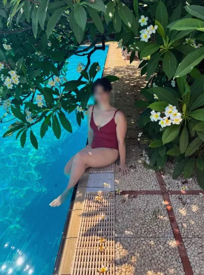 Emily, 33
