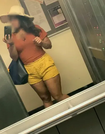 Isabella, 34