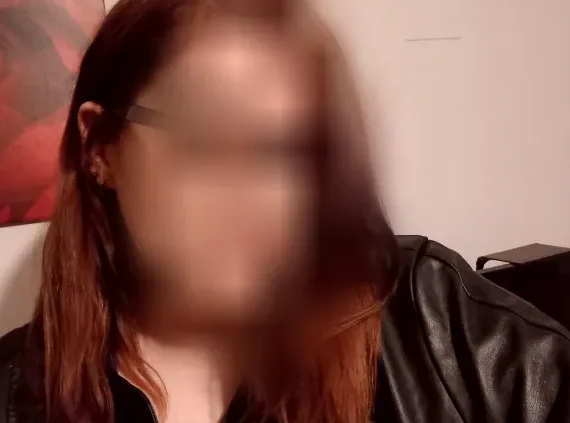 Nele, 25