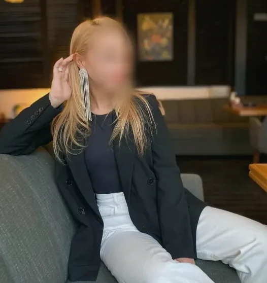 Silvia, 32